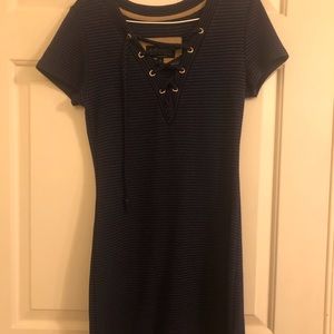 Dress with laces tie